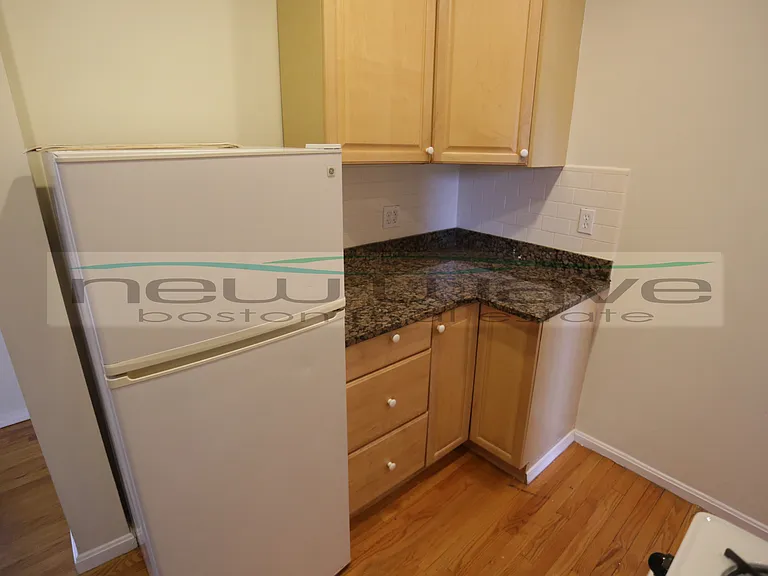 58 Queensberry St #18 — Photo 11