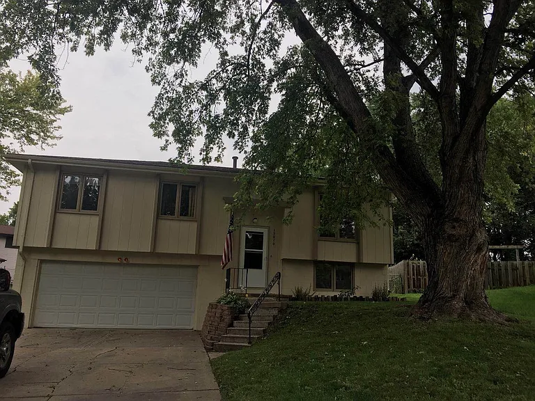 15010 Davenport Cir — Photo 1