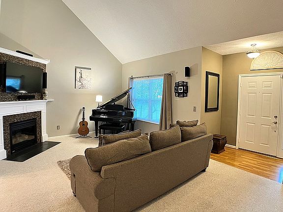 3rd image of 97 Belmont Ct