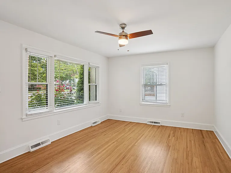 2318 Amesbury Ave — Photo 13