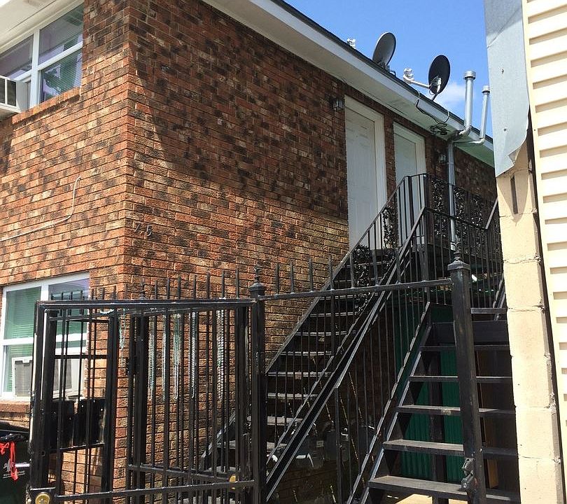 1st image of 715B S Salcedo St