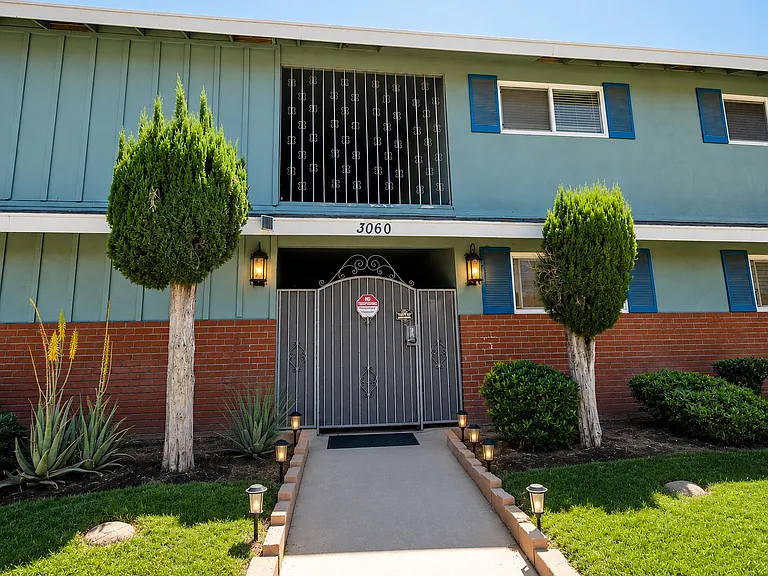 3060 Canyon Crest Dr #11 — Photo 12