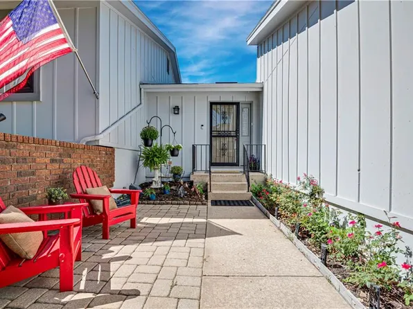 48 Woodbridge Ln, Kansas City, MO 64145