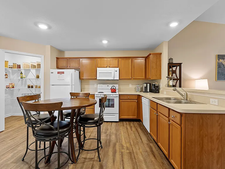 Redwood Westfield Myra Way — Photo 6