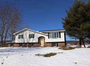 8757 S Loop Rd, Slatington, PA 18080