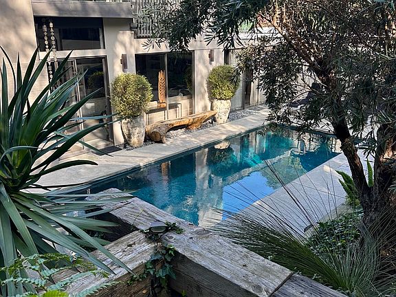 4th image of 1017 N Beverly Glen Blvd
