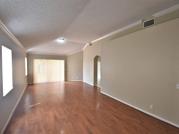 4th image of 2944 Oak Park Cir
