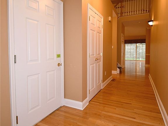 3rd image of 408 Kingsberry Cir