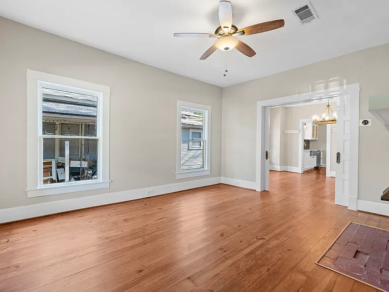 1715 College Ave — Photo 2