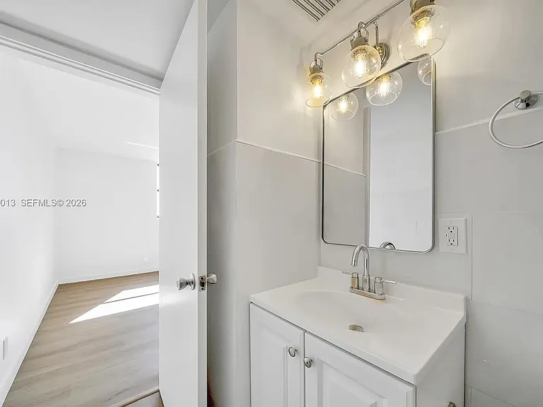 501 SW 1st St #502 — Photo 15