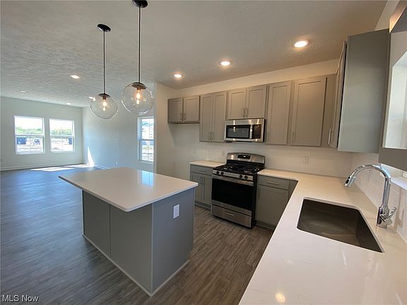 5th image of 4494 Ashwood Ave