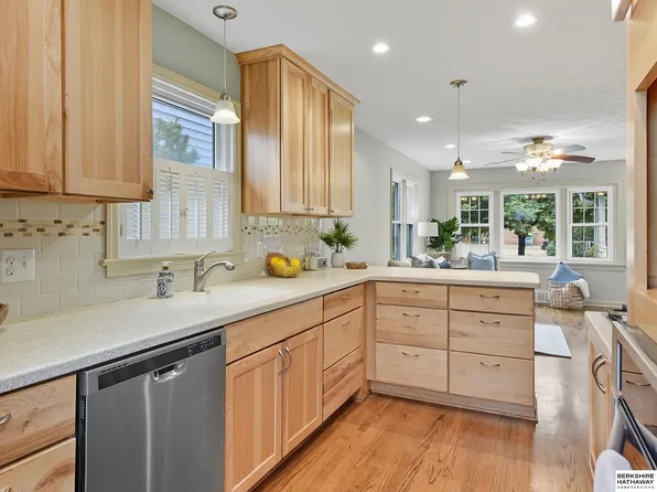 1915 S 50th Ave, Omaha, NE 68106