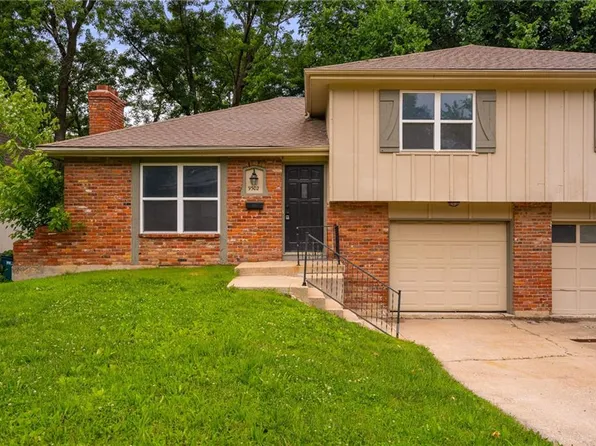 9302 W 83rd St, Overland Park, KS 66204
