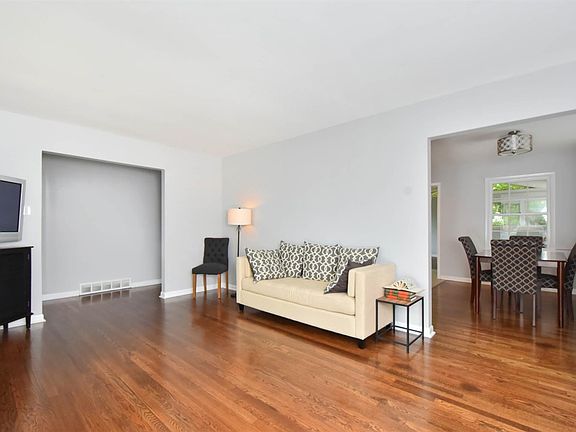2nd image of 2912 Argyle Dr