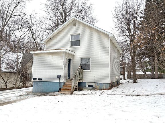 2nd image of 822 W Maple Ave