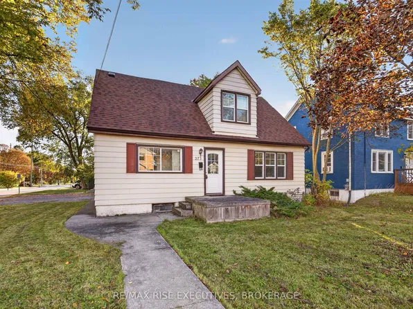 273 College St, Kingston, ON K7L 4M1