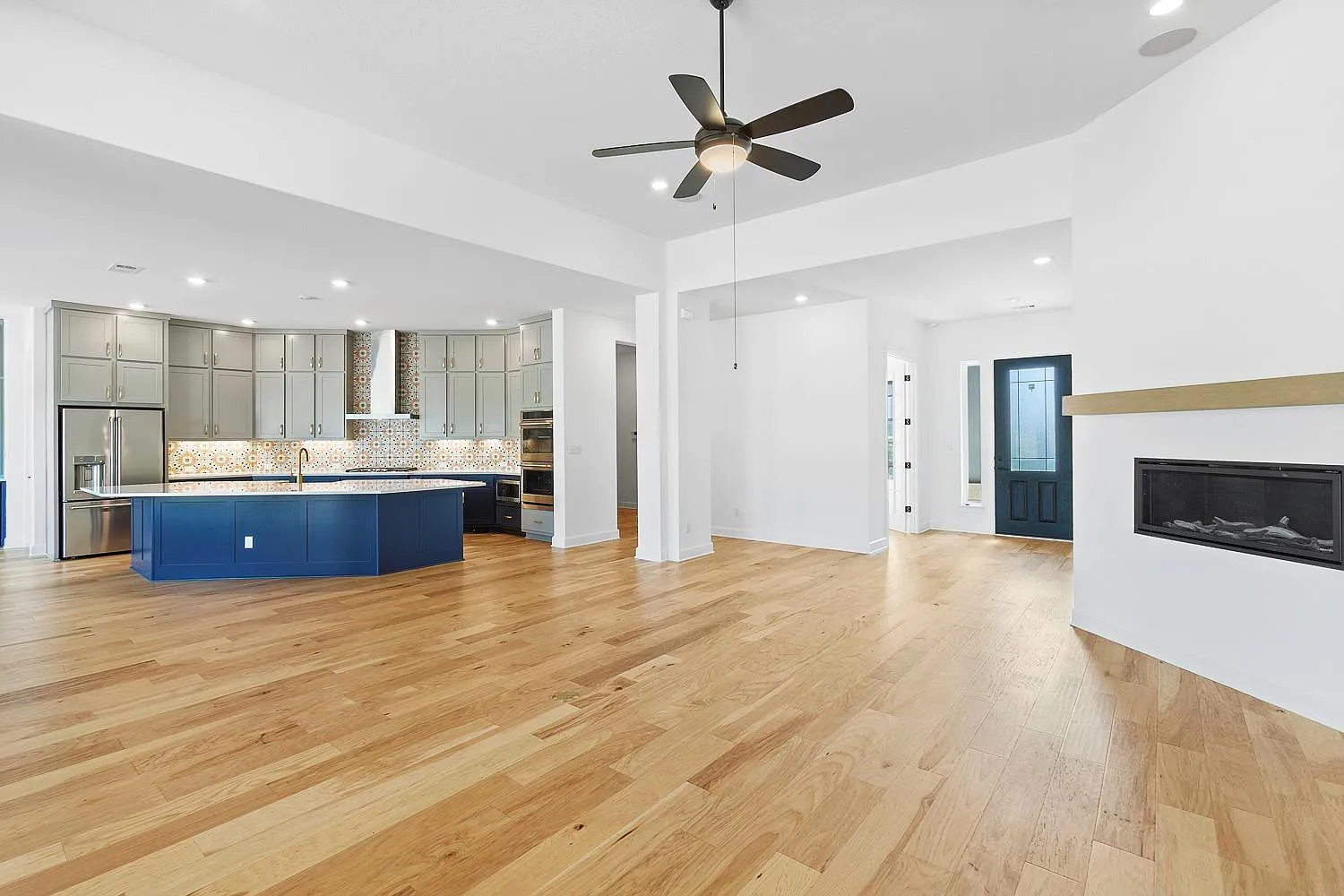 4 bed, 3.5 bath, 3262 sqft, $4,700 — Photo 4
