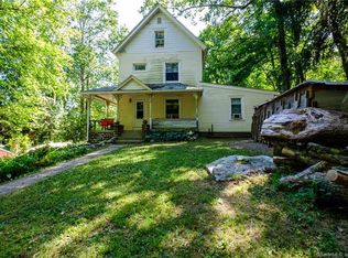 28 1/2 Main St, East Hampton, CT 06424