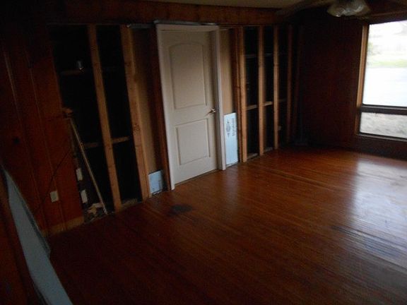 4th image of 217 Eastview Dr