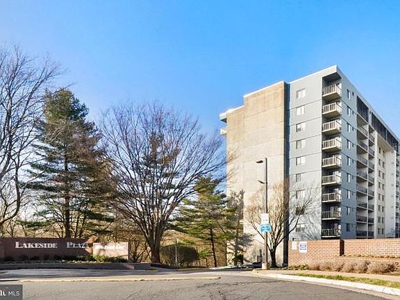 3rd image of 3800 Powell Ln APT 1009