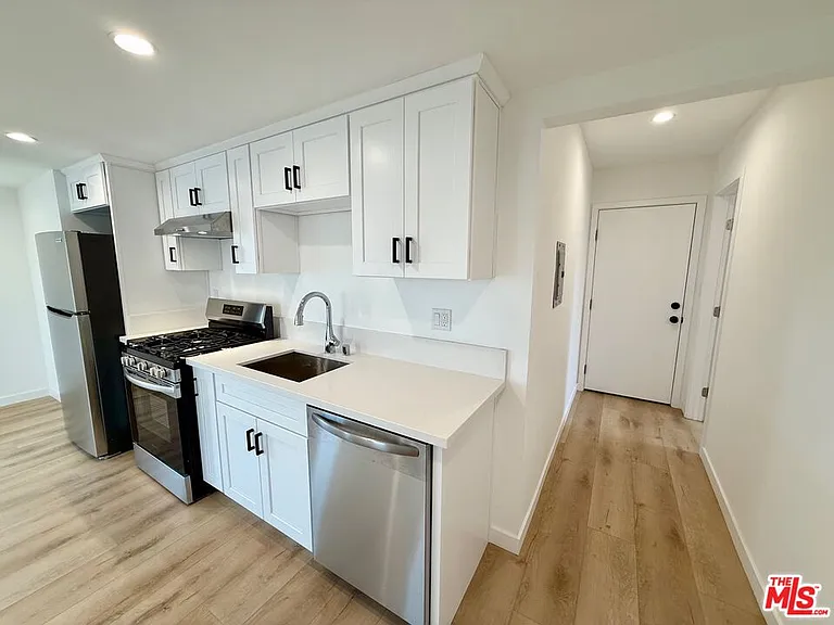 1021 Venice Blvd #4 — Photo 10