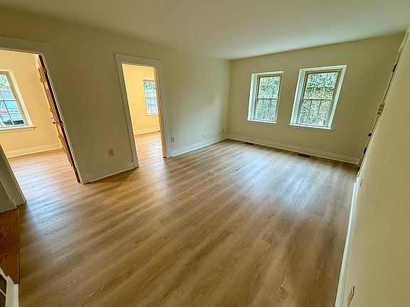 5th image of 940 Amherst St #13