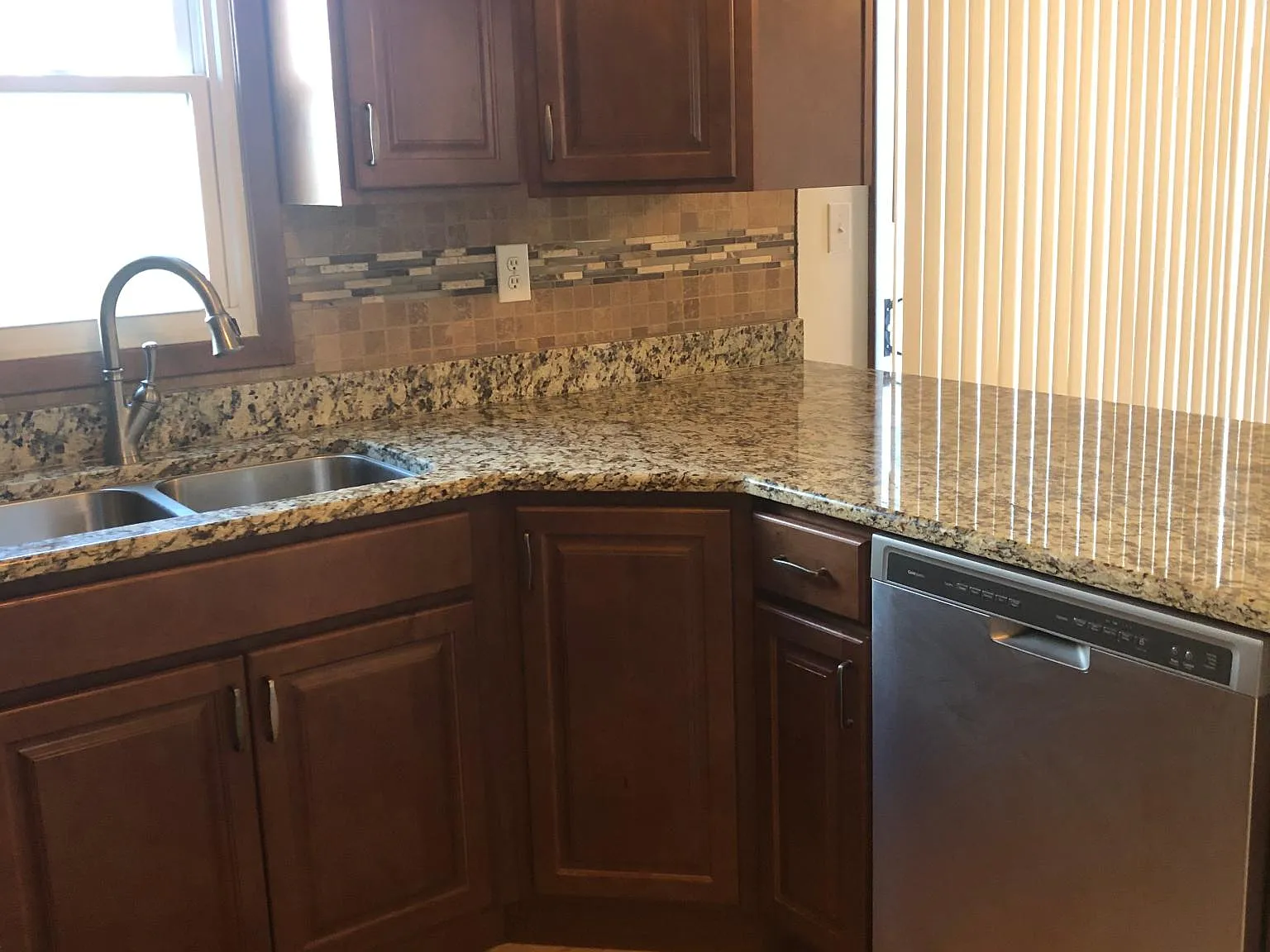 2 bed, 1150 sqft, $1,250 — Photo 2