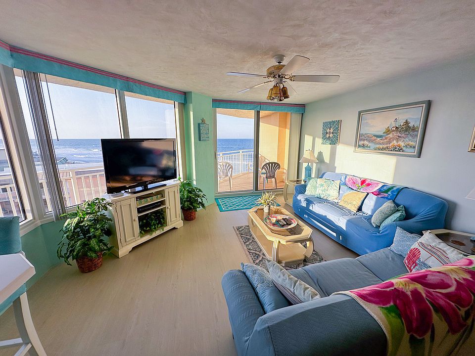 Oceanfront Living Area