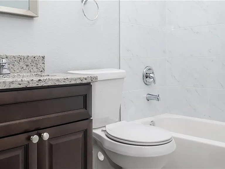 401 Albatross Ct #B — Photo 10