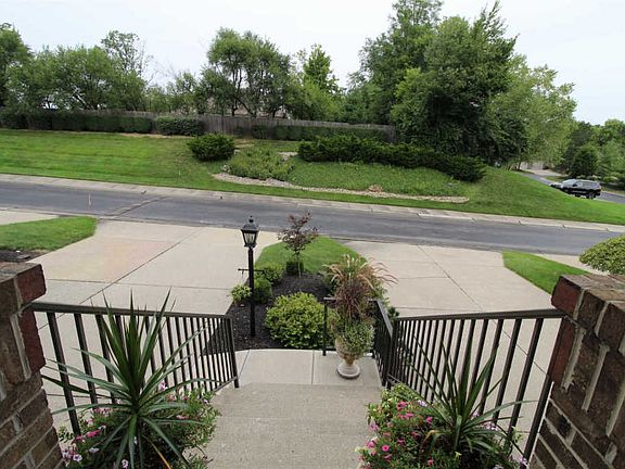 2nd image of 1657 Castle Hill Ln