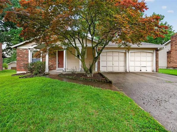 2485 Pheasant Run Dr, Maryland Heights, MO 63043