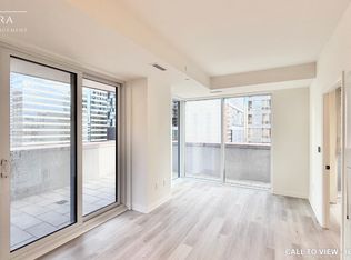 280 Dundas St W #504, Toronto, ON M5A 3W1