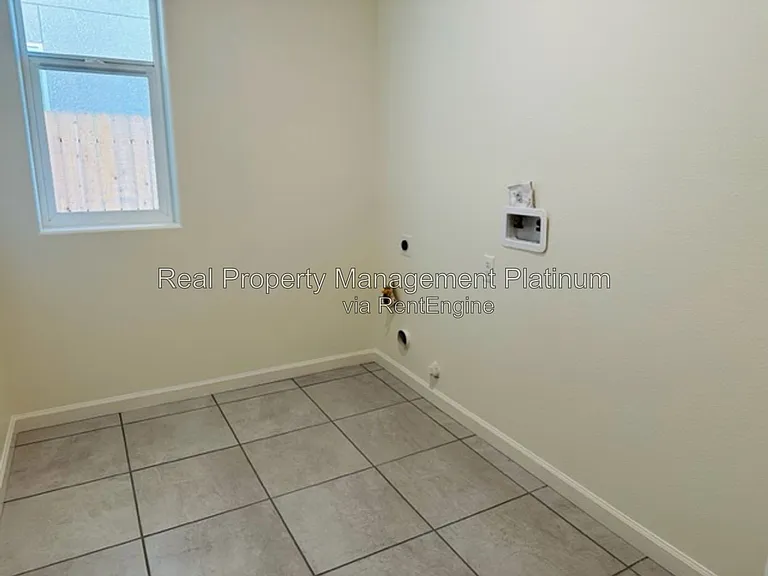 1477 Las Rosas Ave — Photo 19