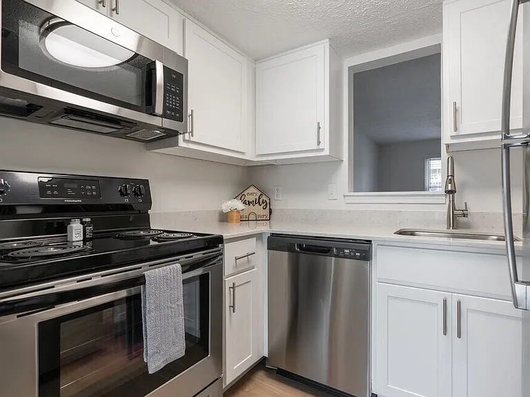 Lochwood Apartments — Photo 17