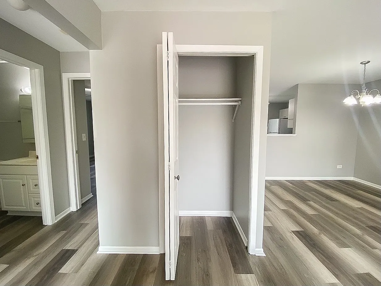 2 bed, 988 sqft, $1,950 — Photo 4