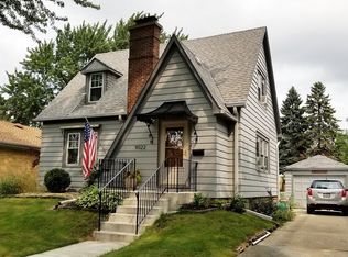 9022 Roach Ave, Brookfield, IL 60513