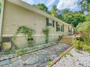 18 Henry White Ln, Leicester, NC 28748