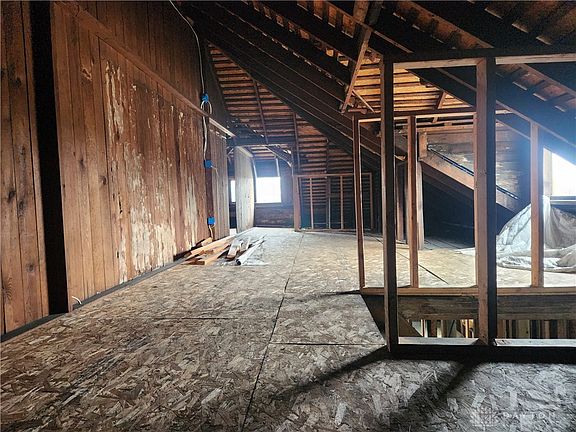 4th image of 429 Bolander Ave