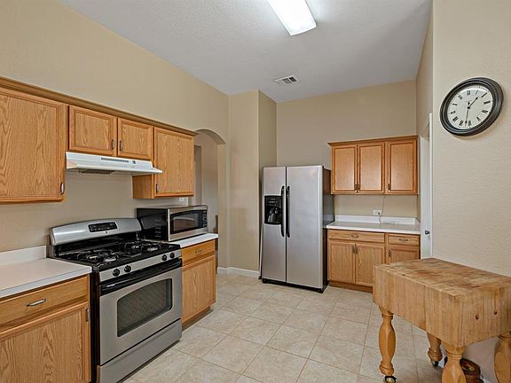4th image of 419 Dartmoor Dr