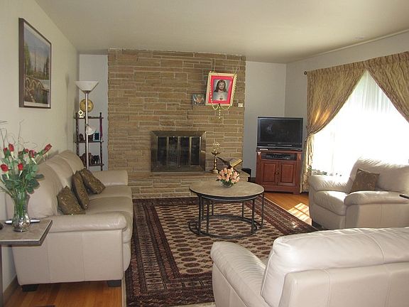 4th image of 6548 N Monticello Ave