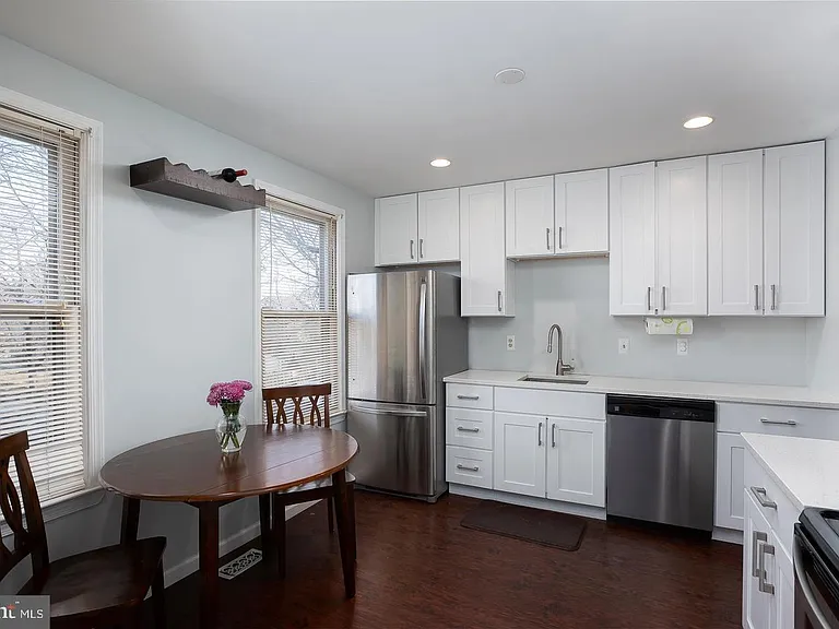 423 Gorman Ave — Photo 2