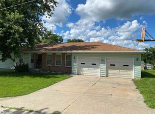301 E 10th St, Tama, IA 52339