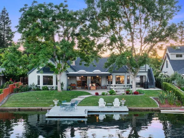 525 E Shelldrake Cir, Fresno, CA 93730