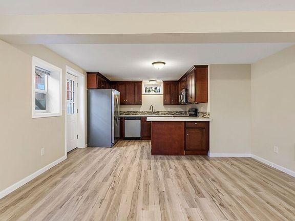 4th image of 4430 NE 78th Ave #B