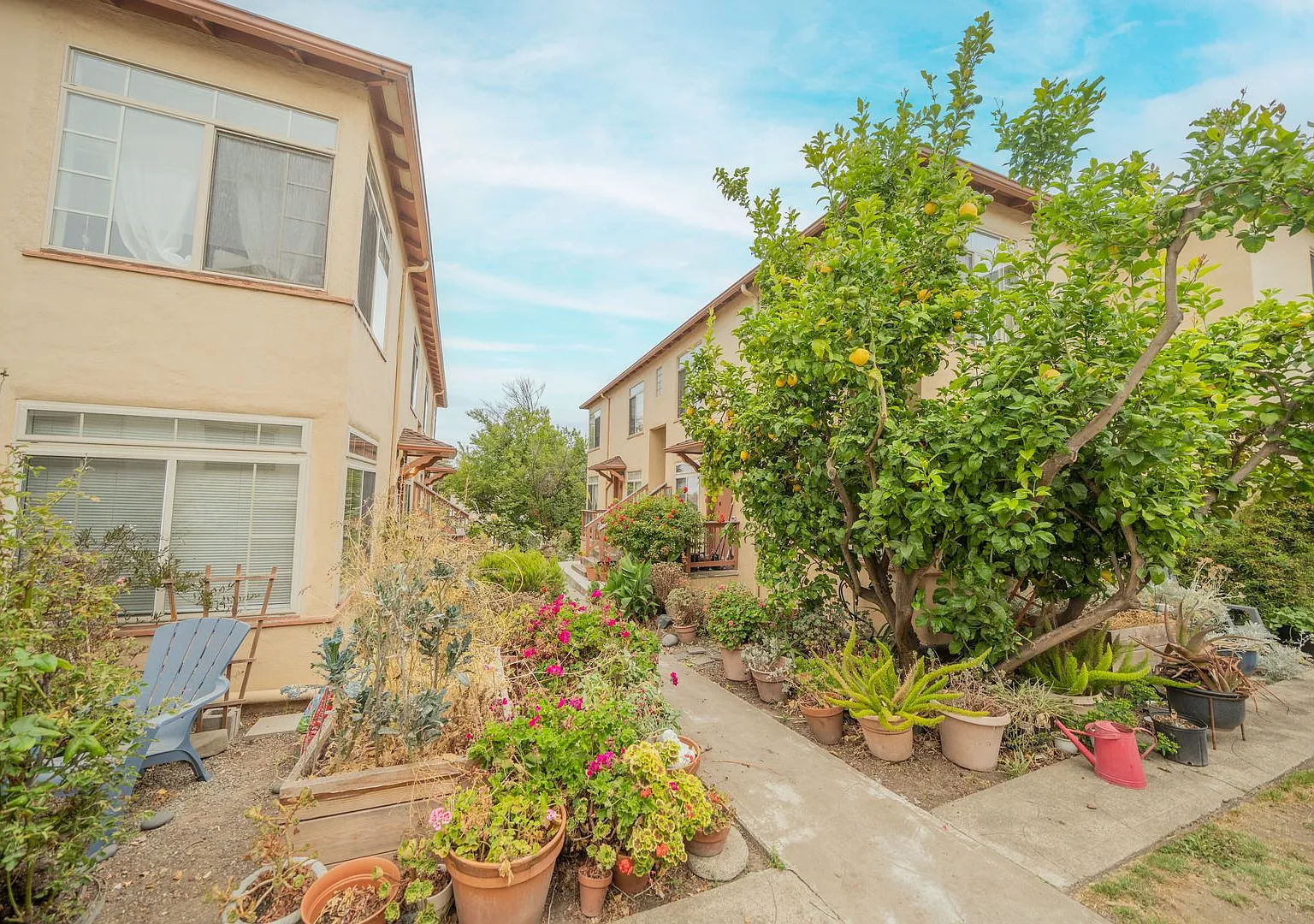 2526 Ivy Dr — Photo 1