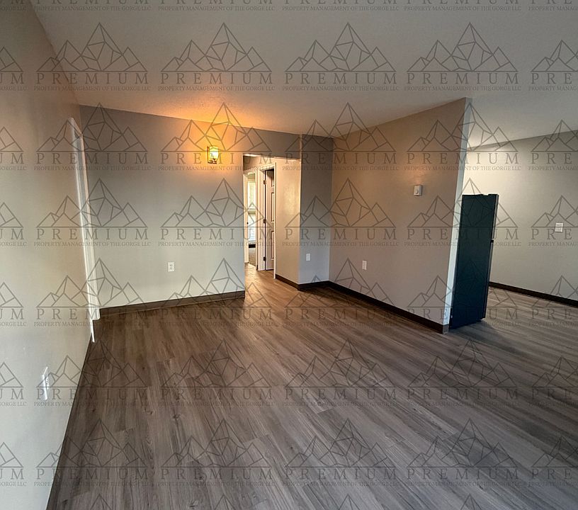 1st image of 1700 E 9th St APT 5