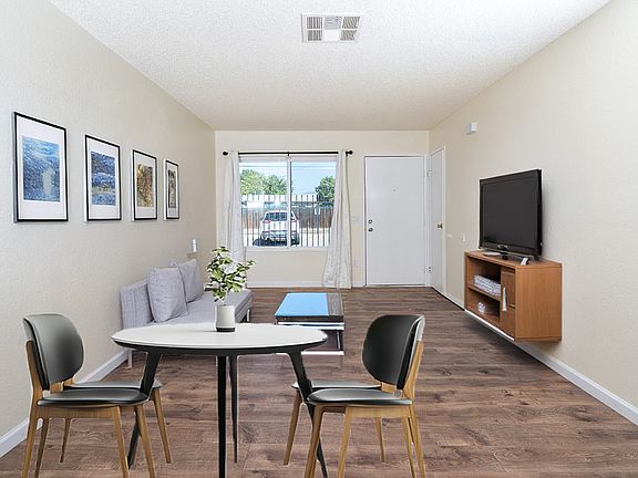 3rd image of 526 Greystone Ln APT 4