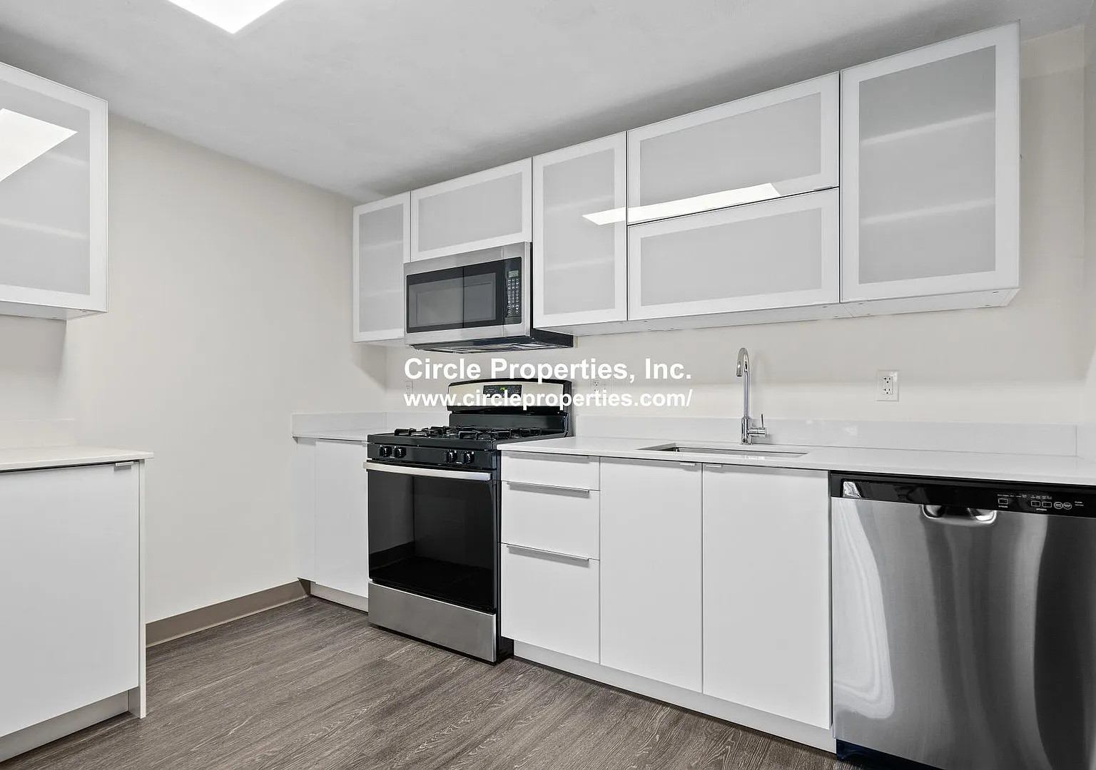 9/1 Reno'd Brigham Circle/Longwood/Northeastern area 2BR — Photo 4