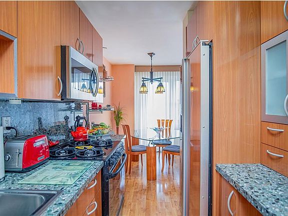 5th image of 2932 W 5th St APT 9H