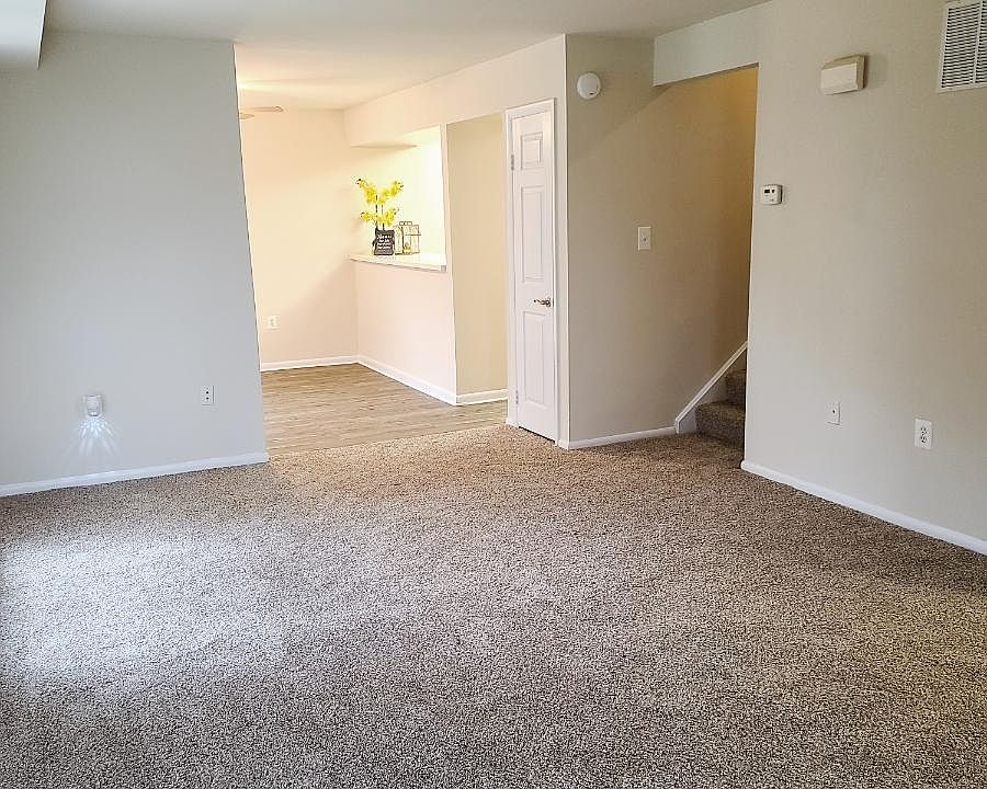 2nd image of 1677 Yale Pl